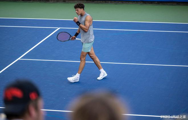 每位球员都 每位球员都